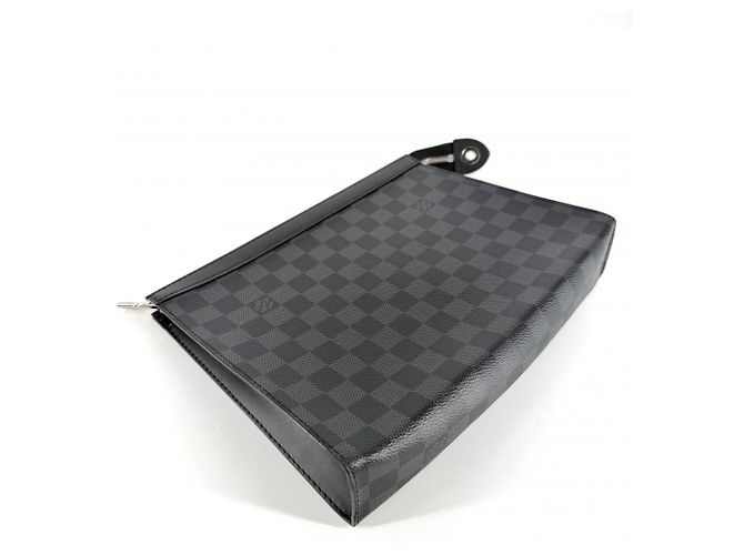 Louis Vuitton Pochette Voyage MM Clutch Bag pour Homme en Damier Graphite Noir Blanc - vue 3