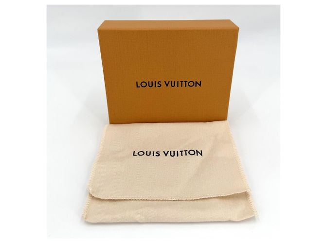 Capucines Portachiavi Louis Vuitton Nero e Oro D'oro - vista 7