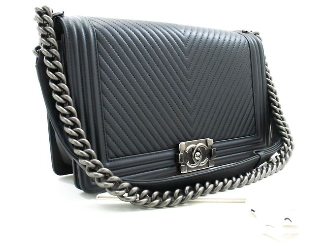 Chanel Boy Flap Chevron Calfskin New Medium Marrone - vista 3