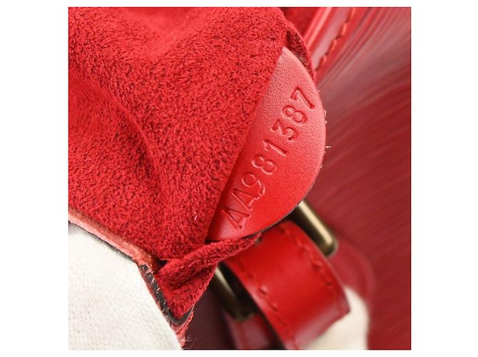 Louis Vuitton Bucket Epi Leather PM Rosso - vista 5
