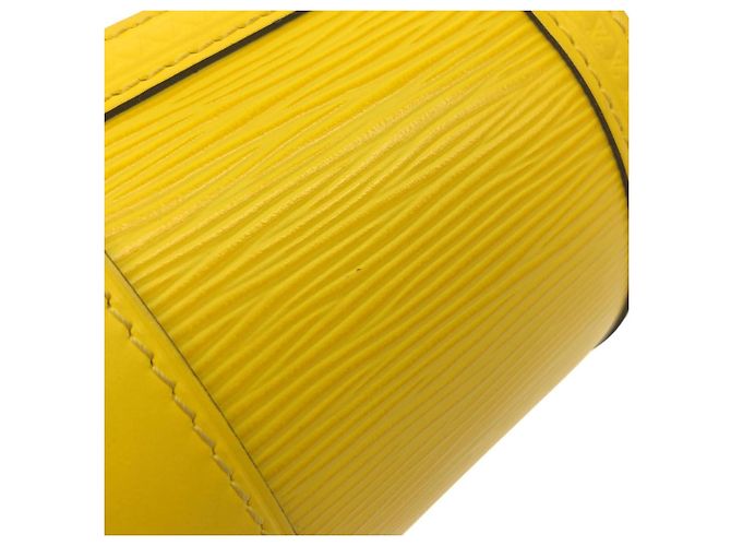 Borsa a tracolla Louis Vuitton Epi Papillon Trunk Giallo - vista 5