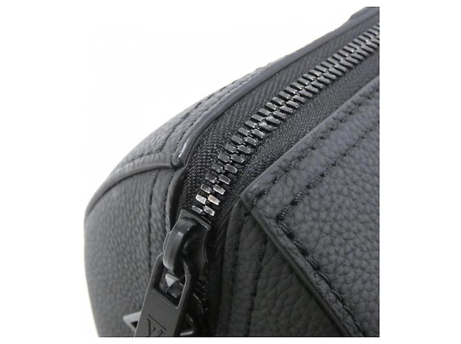 Borsa a tracolla Louis Vuitton LV Aerogram City Keepall Nero - vista 4
