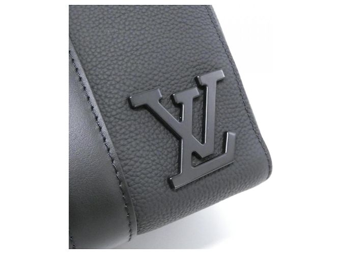 Borsa a tracolla Louis Vuitton LV Aerogram City Keepall Nero - vista 6