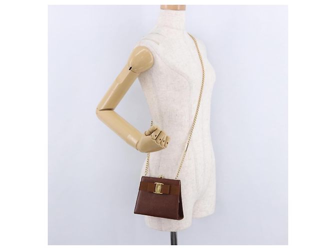Borsa a tracolla Salvatore Ferragamo Vala Chain in pelle marrone e oro Auth 199629A D'oro - vista 21