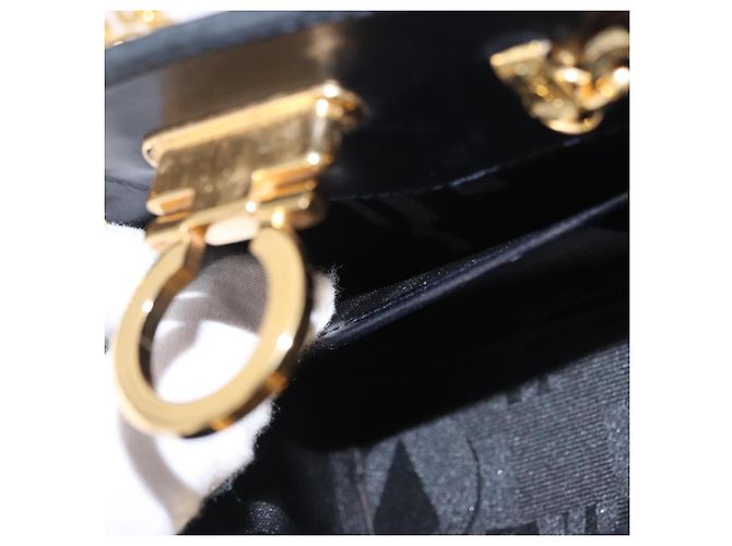 Borsa a tracolla Salvatore Ferragamo Gancini Chain Suede Black Gold Auth 197729 Nero D'oro - vista 20