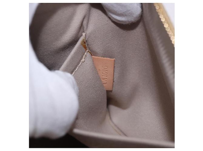 LOUIS VUITTON Monogram Miroir Pochette Plat Pouch Gold LV Auth 199233V Dourado - vista 11