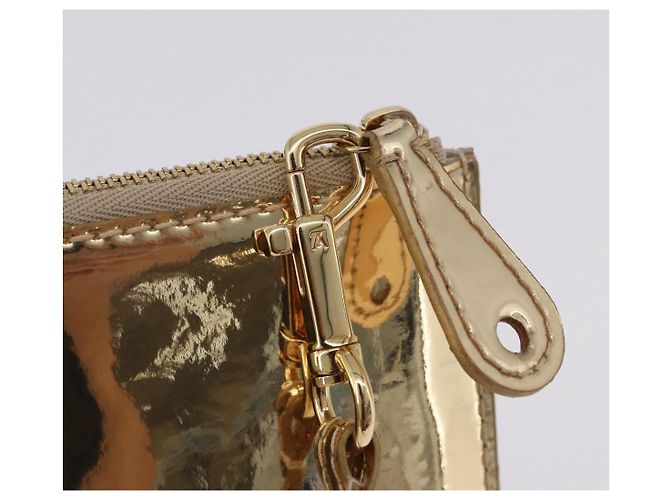 LOUIS VUITTON Monogram Miroir Pochette Plat Pouch Gold LV Auth 199233V Dourado - vista 18