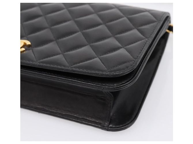 Borsa a catena CHANEL Matelasse Turn Lock in pelle d'agnello nera e oro CC Auth yk20823SAM Nero D'oro - vista 15