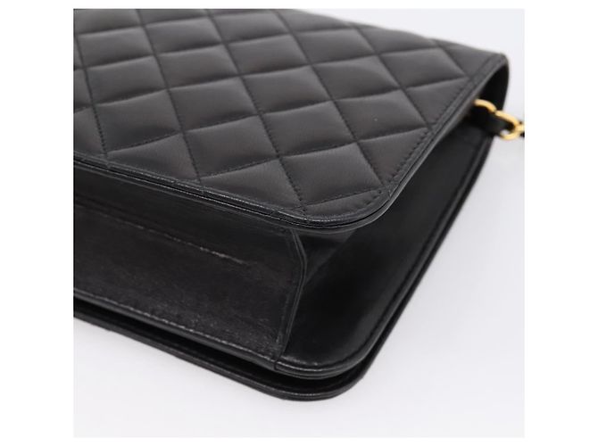 Borsa a catena CHANEL Matelasse Turn Lock in pelle d'agnello nera e oro CC Auth yk20823SAM Nero D'oro - vista 17