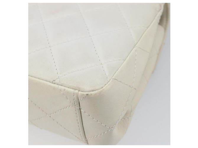 Borsa a tracolla CHANEL Matelasse con catena in pelle d'agnello Bianco Nero CC Auth 199038 - vista 16