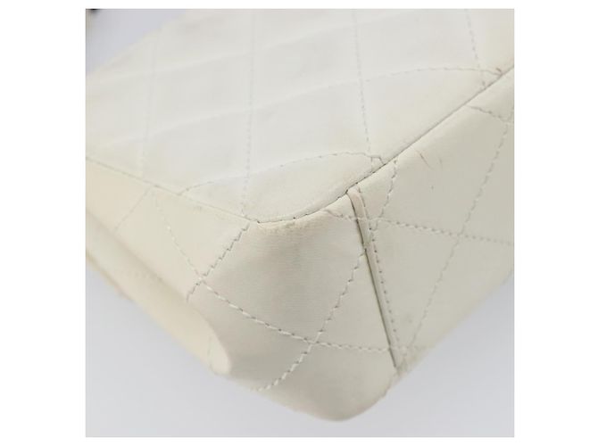 Borsa a tracolla CHANEL Matelasse con catena in pelle d'agnello Bianco Nero CC Auth 199038 - vista 17