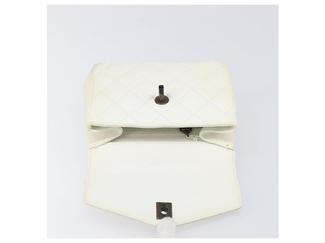 Borsa a tracolla CHANEL Matelasse con catena in pelle d'agnello Bianco Nero CC Auth 199038 - vista 19