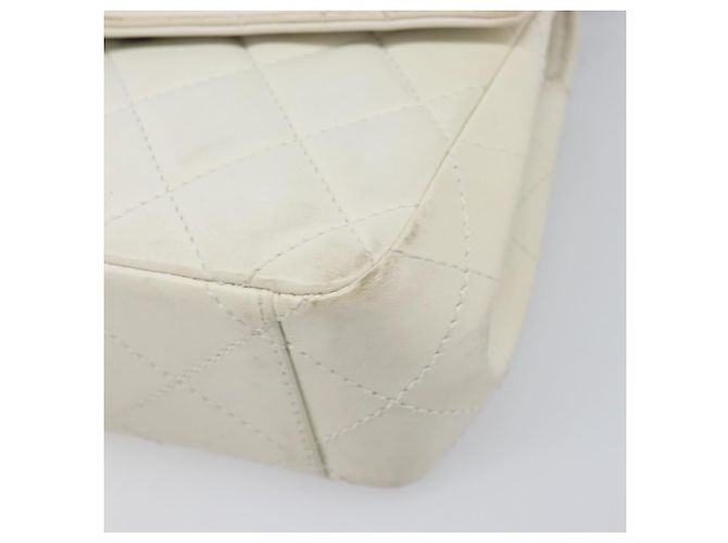 Borsa a tracolla CHANEL Matelasse con catena in pelle d'agnello Bianco Nero CC Auth 199038 - vista 8