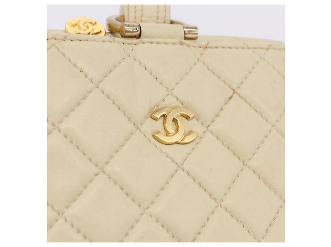 CHANEL Multi Case Matelasse Pouch Leather Ivory Gold CC Auth 199133 D'oro Crudo - vista 17