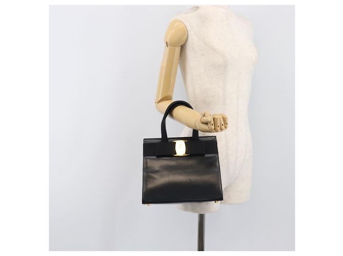 Borsa Salvatore Ferragamo Vala in pelle nera e oro Auth 197630 Nero D'oro - vista 21