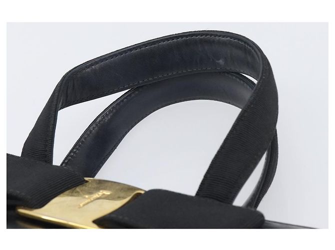 Borsa Salvatore Ferragamo Vala in pelle nera e oro Auth 197630 Nero D'oro - vista 8