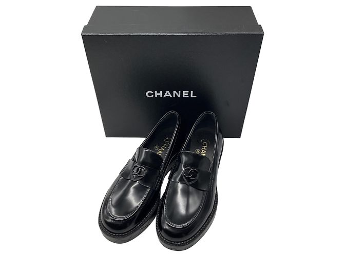 Mocassini / Loafers Chanel Neri 2024 CC Logo Heart in Vitello Lucido Classico Nero - vista 10
