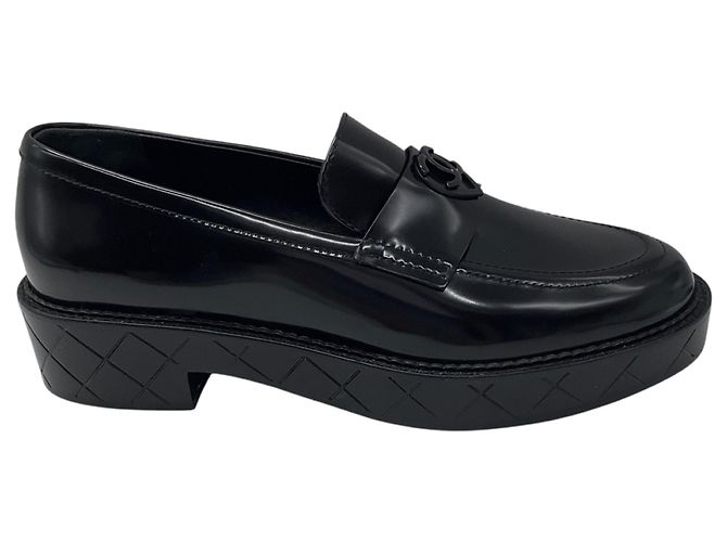 Mocassini / Loafers Chanel Neri 2024 CC Logo Heart in Vitello Lucido Classico Nero - vista 2