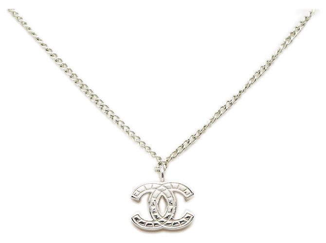 Collana con pendente Chanel CC in ottone argentato Argento - vista 2