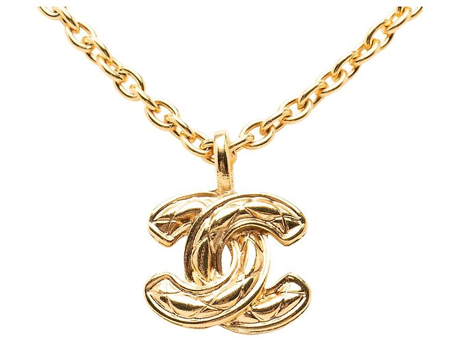 Colar com pingente acolchoado Chanel CC banhado a ouro Dourado - vista 2