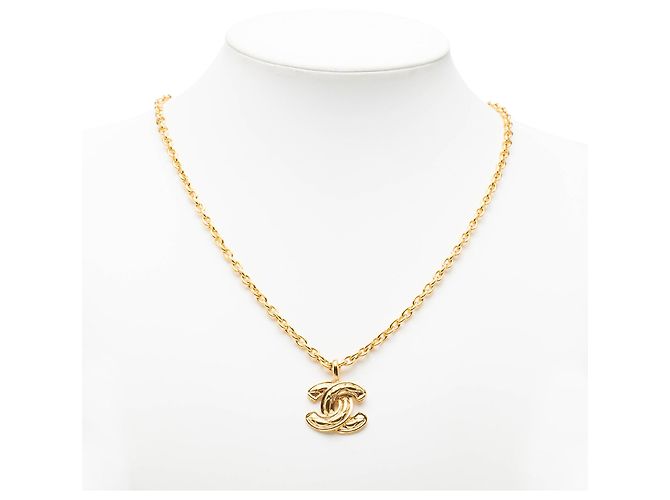 Colar com pingente acolchoado Chanel CC banhado a ouro Dourado - vista 8