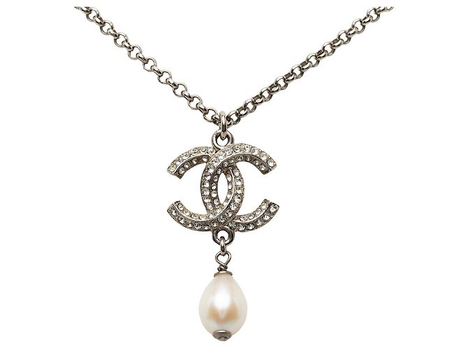 Collana con pendente Chanel CC in ottone argentato, strass e perle sintetiche Argento - vista 2