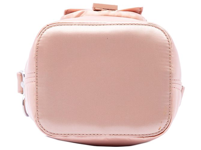 Bolsa Bucket Mini Mon Tresor Fendi em cetim rosa - vista 3