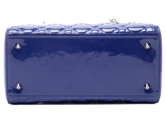 Borsa Lady Dior Medium in pelle vernice Cannage Blu - vista 3