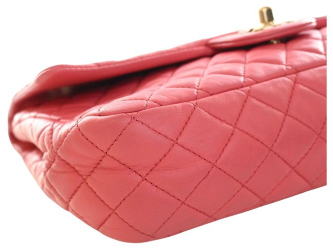 Bolso de hombro Chanel Medium Classic Single Flap de piel de cordero rosa con dijes de corazón de San Valentín - vista 12