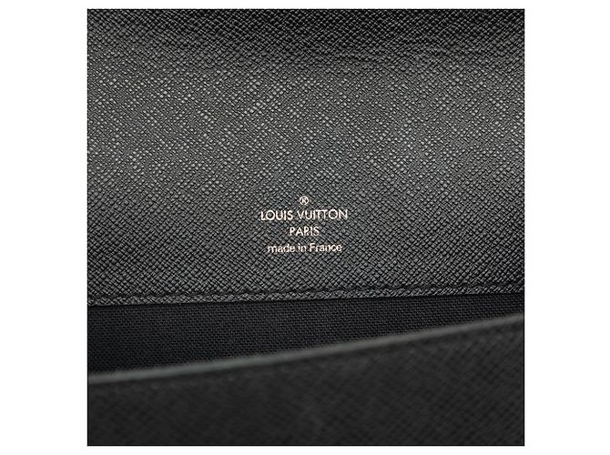 Borsa a tracolla Louis Vuitton Taiga Pochette Kurgan Nera Nero - vista 5