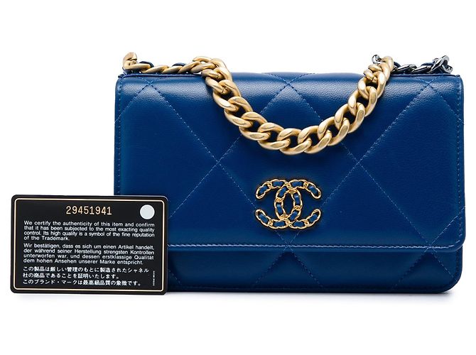 Bolsa Chanel 19 Wallet On Chain em pele de cordeiro acolchoada azul - vista 7