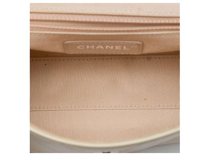 Chanel CC gesteppte Crossbody-Bag mit Klappe aus knittrigem Kalbsleder und Ripsband in Braun - Ansicht 4