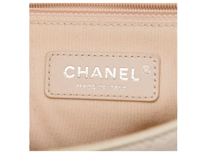 Chanel CC gesteppte Crossbody-Bag mit Klappe aus knittrigem Kalbsleder und Ripsband in Braun - Ansicht 5