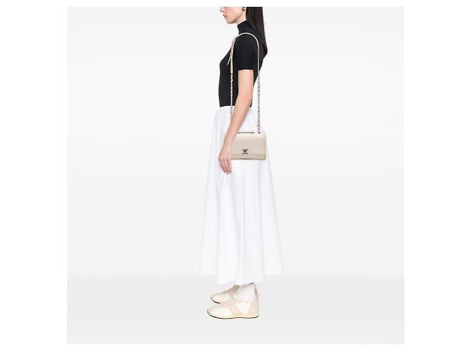 Chanel CC gesteppte Crossbody-Bag mit Klappe aus knittrigem Kalbsleder und Ripsband in Braun - Ansicht 6