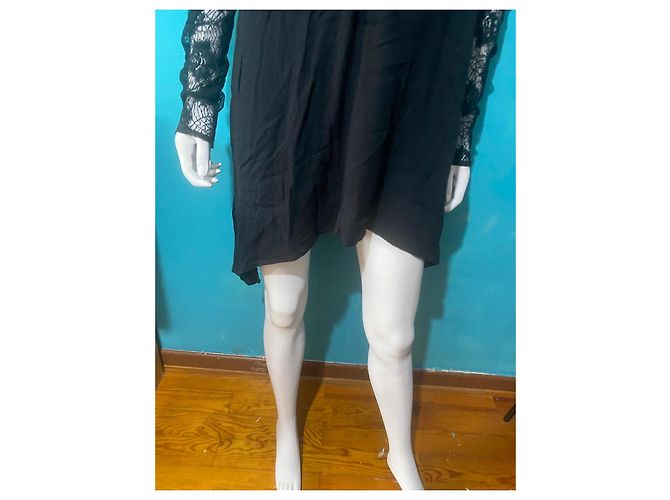 Autre Marque Volcom schwarzes Spitzenkleid mit Cut-Out - Ansicht 2