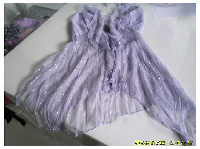 inconnue Lavendelfarbenes Seidenkleid mit Rüschen - Ansicht 10