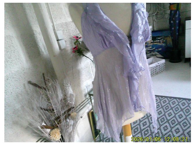 inconnue Lavendelfarbenes Seidenkleid mit Rüschen - Ansicht 2