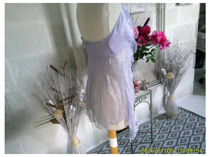 inconnue Lavendelfarbenes Seidenkleid mit Rüschen - Ansicht 6