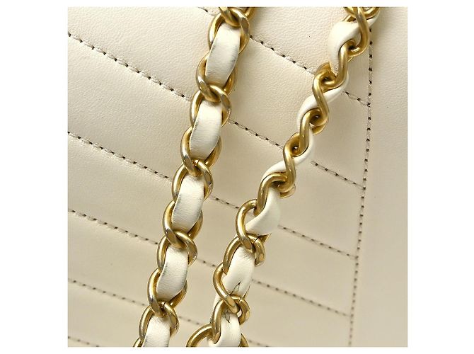 Chanel Reserved Flap Bag aus Lammleder Chevron Weiß - Ansicht 6