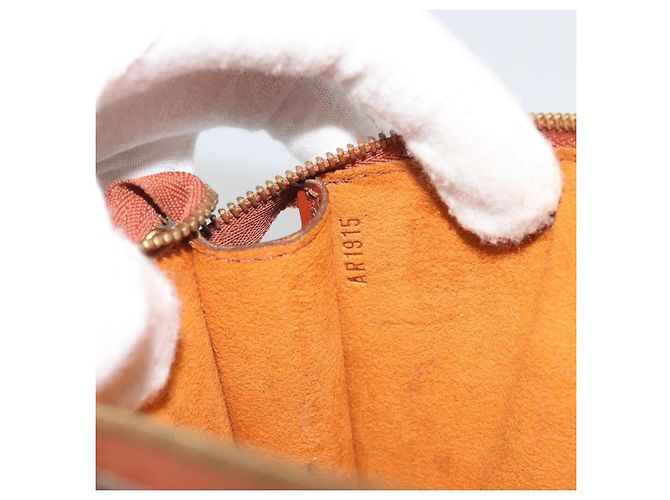 Louis Vuitton Pochette Accessoires Epi Medium Marrone - vista 7