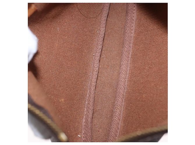 Louis Vuitton Pochette Accessoires NM Monogram Canvas medium Marrone - vista 5