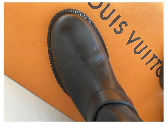 Botas Louis Vuitton de cuero negro - vista 11