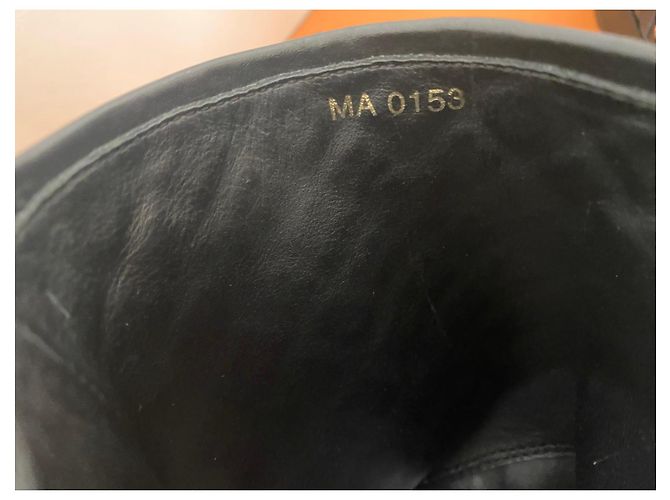 Botas Louis Vuitton de cuero negro - vista 16