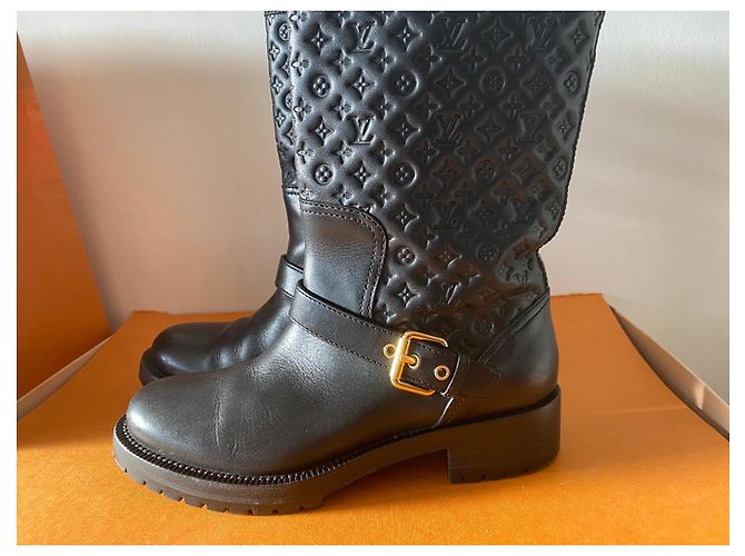 Botas Louis Vuitton de cuero negro - vista 17