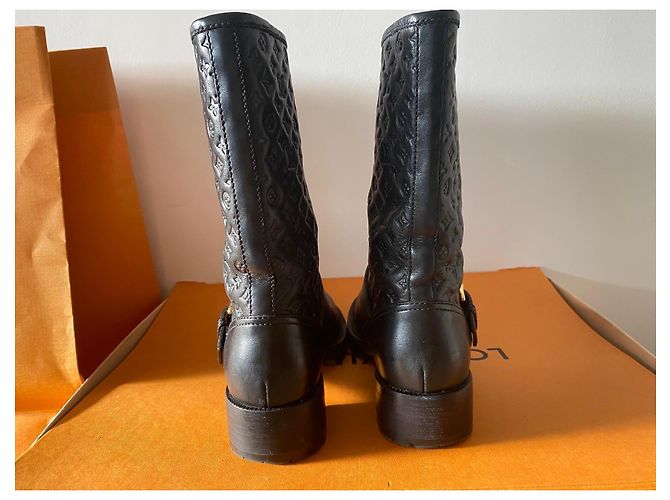 Botas Louis Vuitton de cuero negro - vista 18