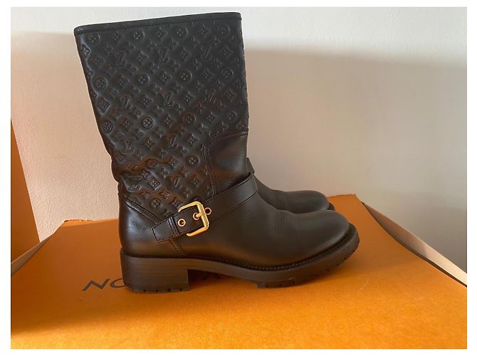 Botas Louis Vuitton de cuero negro - vista 8