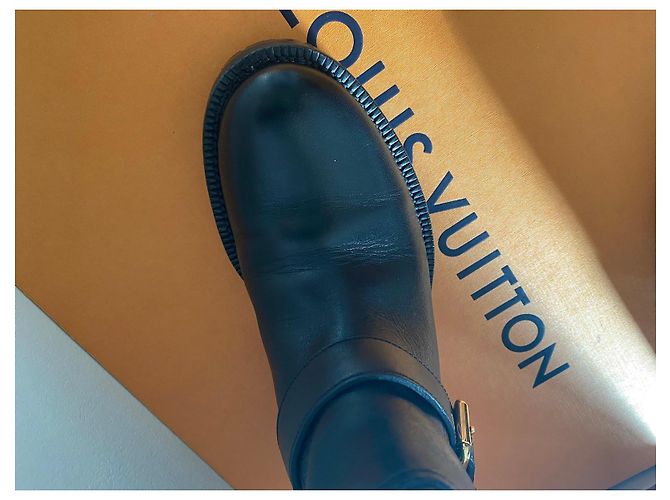Botas Louis Vuitton de cuero negro - vista 9