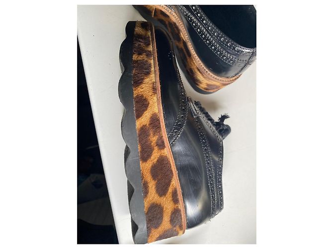 Prada Scarpe Richelieu con plateau in pelle nera e stampa leopardata Nero Stampa leopardo - vista 5