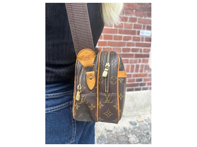 Louis Vuitton Reporter PM Marrone D'oro - vista 3