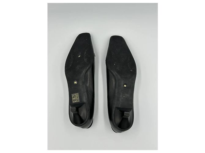 Prada Kitten Heels aus schwarzem Leder mit Schnalle - Ansicht 10